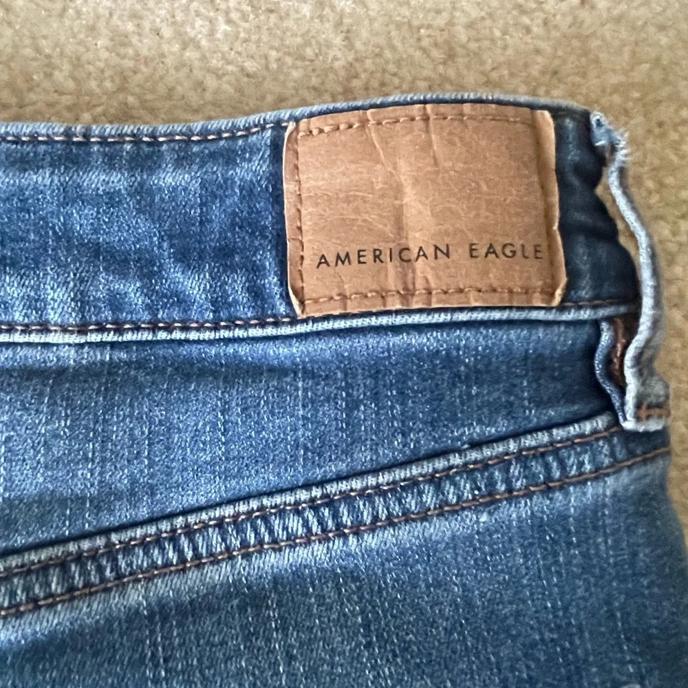 American‎ Eagle High Rise Jegging. Distressed. Women size 12